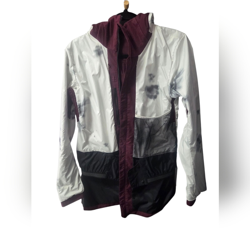 The North Face Burgundy Hooded Jacket - Picture 4 of 16